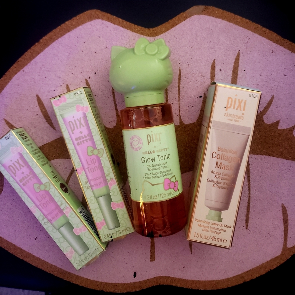 BNIB PIXI HELLO KITTY BUNDLE